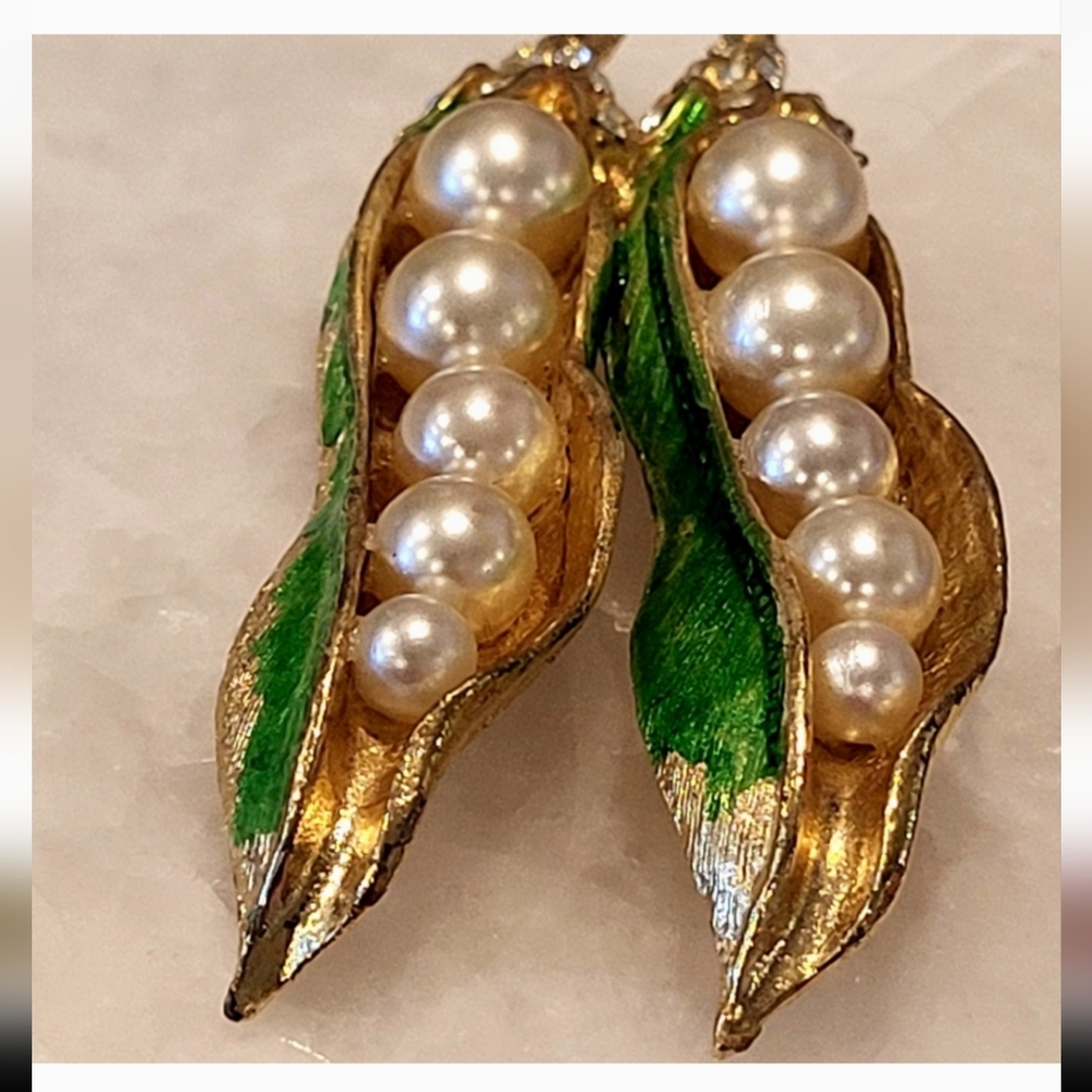 Hobe Brooch Pea Pod‎ Pearls Goldtone Vintage RARE!